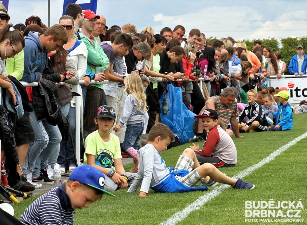 Fotbalová exhibice hvězd v Roudném