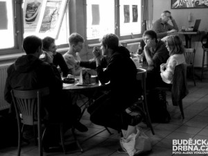 MC Fabrika poskytla prostory kapelám, které měly vystupovat na Lannově třídě