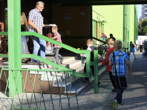 Předávání vysvědčení - ZŠ Kubatova