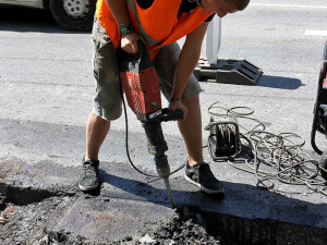 První etapa obnovy povrchu na Pražské třídě