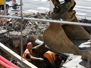 První etapa obnovy povrchu na Pražské třídě