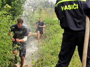 Extrémní překážkový běh Army run