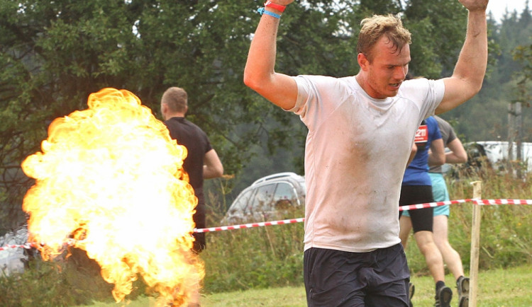 Extrémní překážkový běh Army run