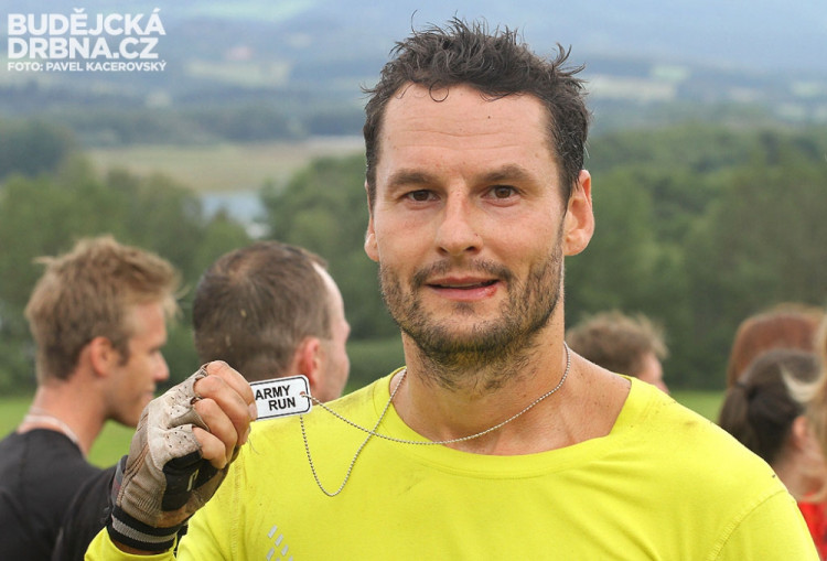 Extrémní překážkový běh Army run