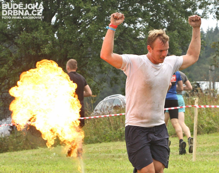 Extrémní překážkový běh Army run