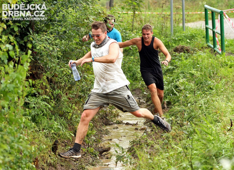 Extrémní překážkový běh Army run