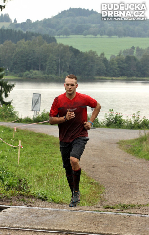 Extrémní překážkový běh Army run