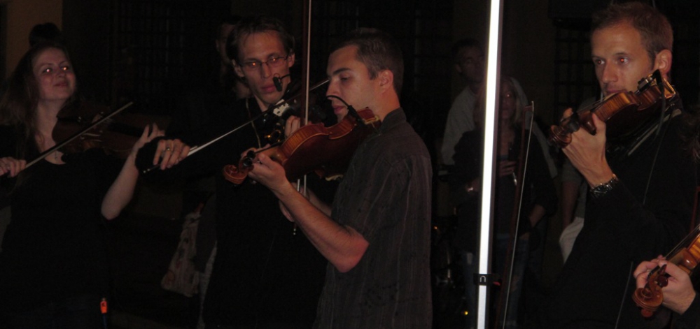 DJ Akvamen + VIBESorchestra