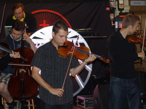 DJ Akvamen + VIBESorchestra