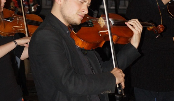 DJ Akvamen + VIBESorchestra