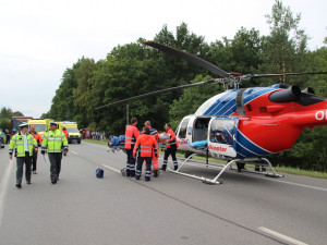 Zásah hasičů u nehody autobusu poblíž Plané