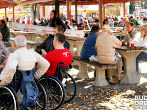 V Pivovarské zahradě je možné si odpočinout za zvuků dechové hudby