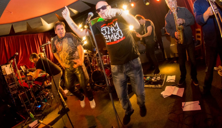 Kapela J.A.R. slavila v budějcké Slavii 25 let. Foto Fo:Tobias