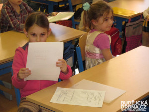 Prvňáčci ze ZŠ Baarova dostali pololetní vysvědčení