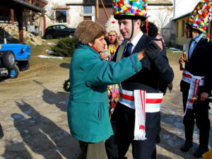 Taneček s obyvatelkou domu