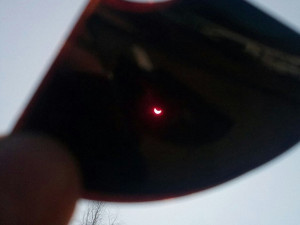 Částečné zatmění Slunce. Foto: Jane Cockroach