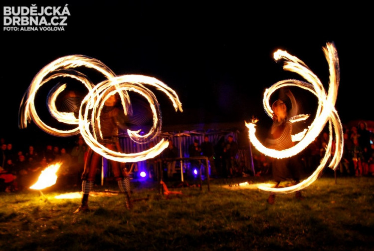 Děti sledovaly představení s vykulenýma očima