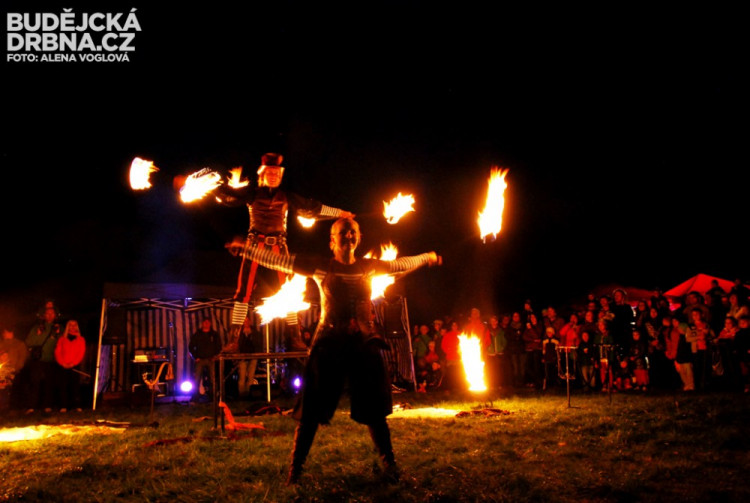 Ohňová show v podání Chudadla