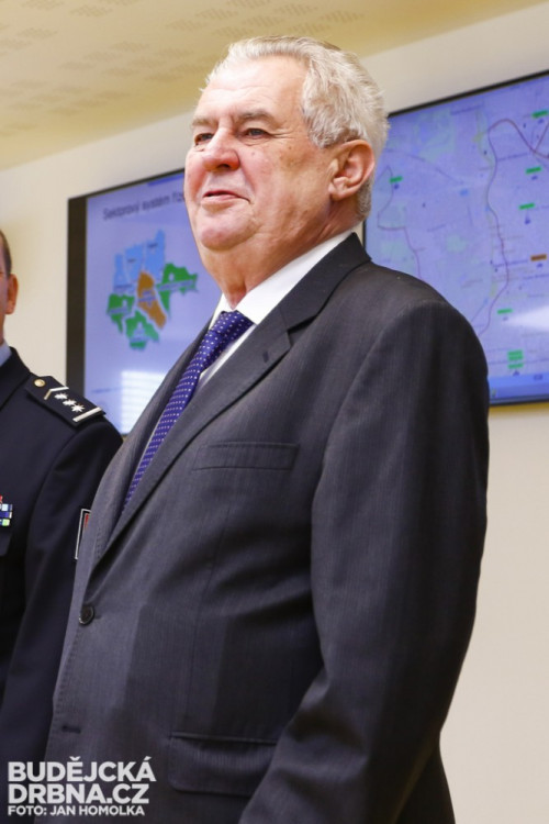 Prezident Miloš Zeman při návštěvě operačního střediska PČR