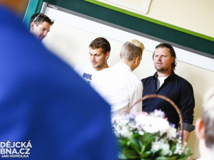 Předávání vysvědčení na ZŠ Grünwaldova