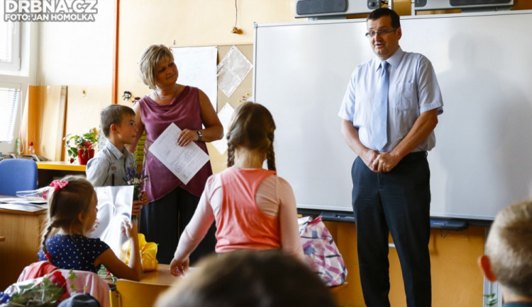 Předávání vysvědčení na ZŠ Grünwaldova