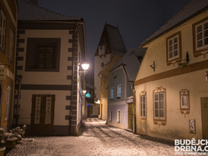 Noční zasněžené České Budějovice