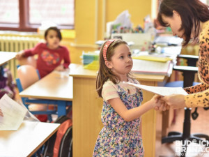 Předávání pololetních vysvědčení