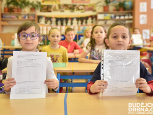 Předávání pololetních vysvědčení