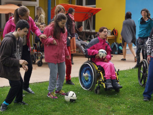 Hráči Dynama na návštěvě v centru Bazalka 2016