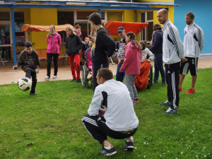 Hráči Dynama na návštěvě v centru Bazalka 2016