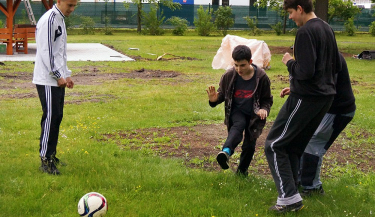 Hráči Dynama na návštěvě v centru Bazalka 2016