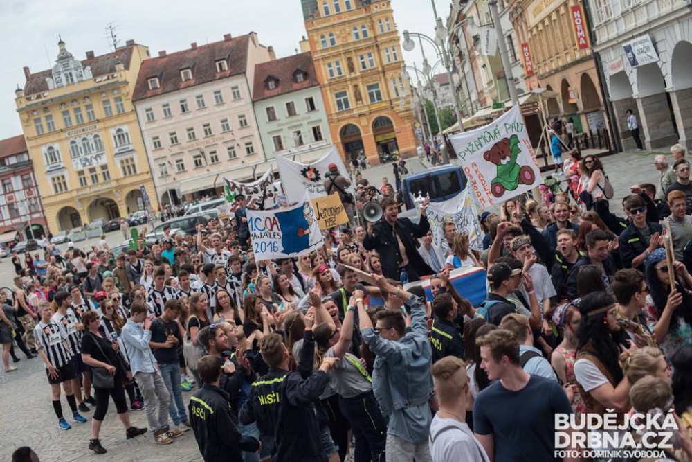 Majálesový průvod 2016