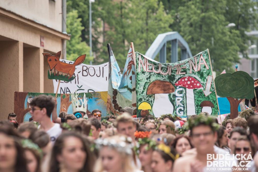 Majálesový průvod 2016