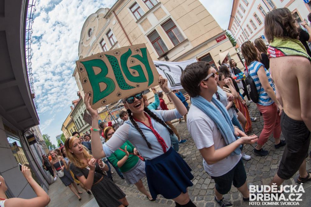 Majálesový průvod 2016