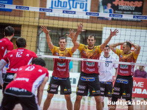 Po hokeji se zaplnila hala při šlágru Jihostroj - Liberec