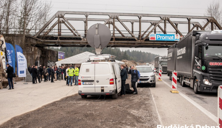 Zahájení výstavby nového úseku dálnice D3 mezi Ševětínem a Borkem.