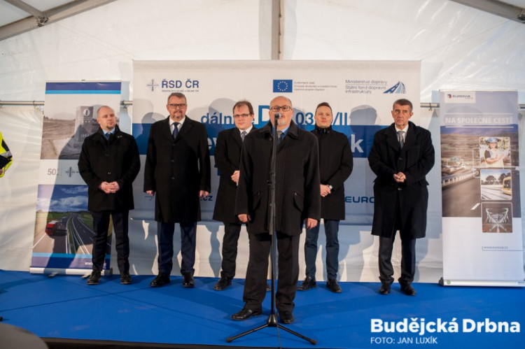 Zahájení výstavby nového úseku dálnice D3 mezi Ševětínem a Borkem.