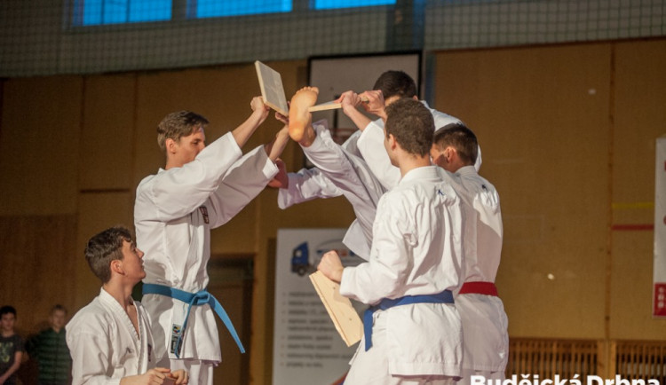 Exhibice TJ Karate České Budějovice a vyhlášení nejlepších závodníků za rok 2016