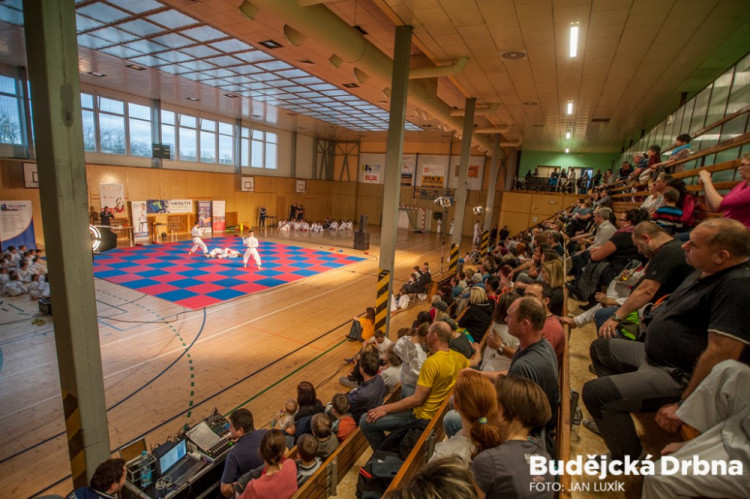 Exhibice TJ Karate České Budějovice a vyhlášení nejlepších závodníků za rok 2016