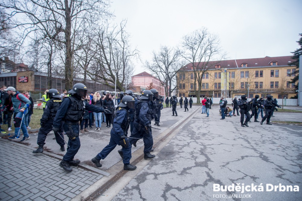 Policejní cvičení v Budvar aréně