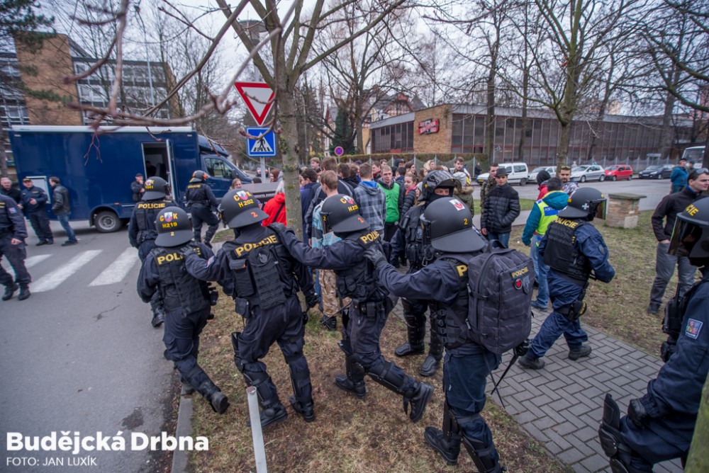 Policejní cvičení v Budvar aréně