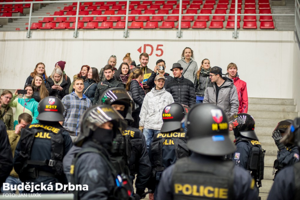 Policejní cvičení v Budvar aréně