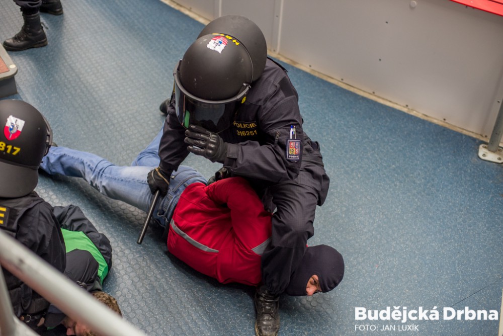 Policejní cvičení v Budvar aréně