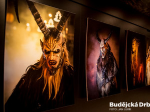 Do Galerie Krampus v Kaplici se opět vrátily alpské démonické bytosti