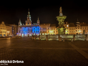 Českobudějovická radnice se připojila k celosvětové kampani „Rozsviťme se modře"