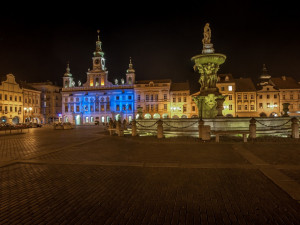 Českobudějovická radnice se připojila k celosvětové kampani „Rozsviťme se modře"