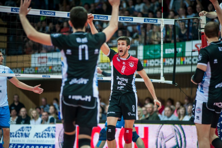 Jihostroj slaví po třech letech titul