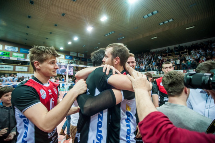 Jihostroj slaví po třech letech titul