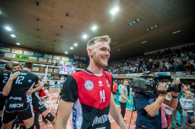 Jihostroj slaví po třech letech titul