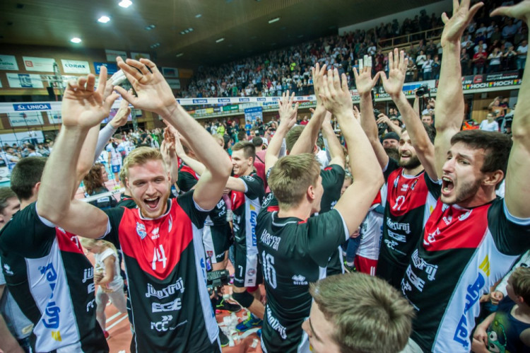 Jihostroj slaví po třech letech titul